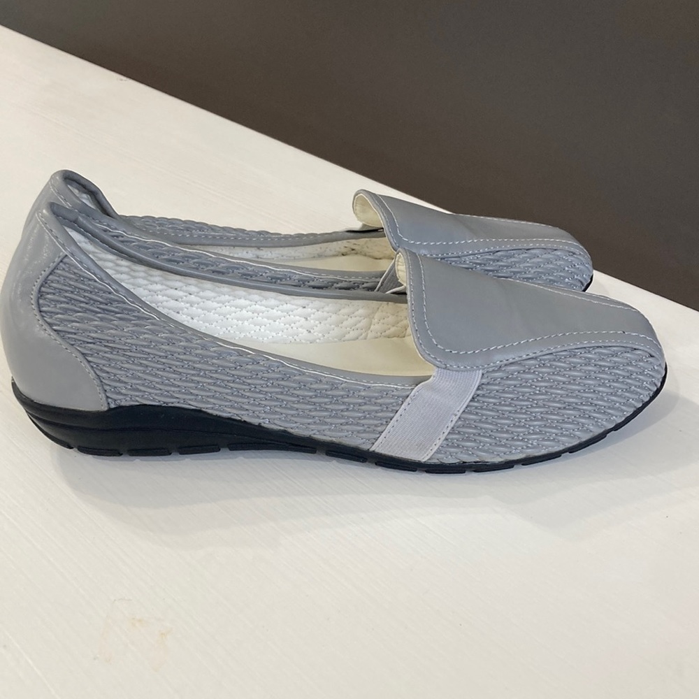 NWOT Comfort-Well by Beacon slip-on shoes